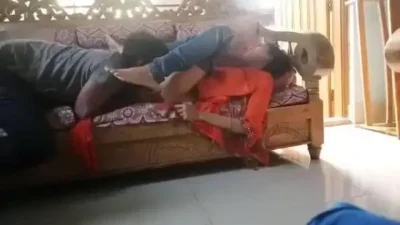 সোফার ওপর বাংলাদেশি ছেলে তার দিদিকে চুদলো desi vai bon viral video